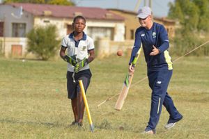 కారు ప్రమాదంలో బిడ్డతో సహా సఫారీ మాజీ క్రికెటర్ మృతి