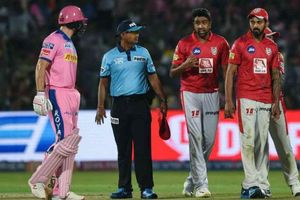 మన్కడింగ్‌పై డిబేట్: రనౌట్ అని పిలవండి అంటూ హర్షా భోగ్లే ట్వీట్