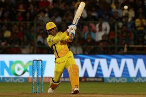 ఉనాద్కత్ అతి సంబరాలే... ధోని చేతిలో హ్యాట్రిక్ సిక్సులు (వీడియో)