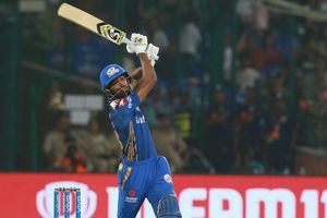 నా హెలికాప్టర్ షాట్‌ వర్సన్‌పై ధోని రూమ్‌కి వెళ్లి మరీ అడిగా: హార్ధిక్ పాండ్యా