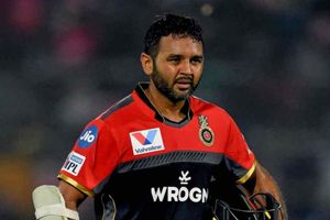 ఆర్సీబీకి మరో ఎదురుదెబ్బ: ఐసీయూలో పార్ధీవ్ పటేల్ తండ్రి