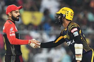 RCB Vs KKR: ఆర్సీబీ బ్యాటింగ్, గెలిచి ప్లేఆఫ్ బరిలో నిలిచేనా?