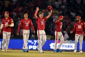 ఐపీఎల్‌లో 18వ హ్యాట్రిక్ తీసిన ఆటగాడిగా శామ్ కర్రన్ రికార్డు (వీడియో)