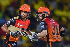 Sunrisers Playoff Scenarios: మూడు మ్యాచ్‌లు గెలిచి బరిలో నిలుస్తారా?