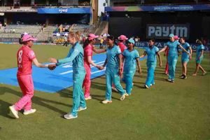 ఐపీఎల్ ప్లే‌ఆఫ్స్: మూడు జట్లతో మహిళల టీ20కి బీసీసీఐ ఆతిథ్యం