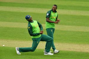 మెరిసిన డుప్లెసిస్, ఫెలుక్వాయో: వార్మప్ మ్యాచ్‌లో లంకపై నెగ్గిన సఫారీలు