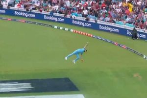 కళ్లు చెదిరే క్యాచ్ పట్టిన బెన్ స్టోక్స్: టోర్నీకే హైలెట్ (వీడియో)