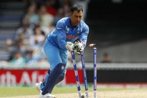 'మ్యాచ్‌లో ఏదైనా కానీ మాకు ధోనీ కావాలి'