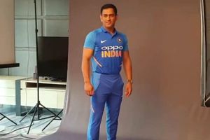 దేశం మారొచ్చు గాక... తలాపై ప్రేమ మారదు: పాక్ వరల్డ్‌కప్ జెర్సీపై ధోని పేరు