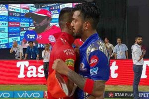 రాహుల్‌ అవార్డు తీసుకున్న పాండ్యా.. ట్విట్టర్‌లో పేలుతున్న జోకులు