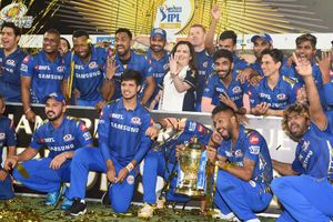 ఐపీఎల్ 2019: ఏ అవార్డు ఎవరికి?, పూర్తి అవార్డుల జాబితా ఇదే