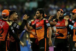 ప్లేఆఫ్స్‌ రేసులో నాలుగు జట్లు.. సన్‌రైజర్స్‌కే అవకాశం