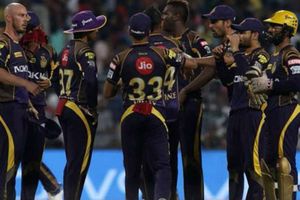 టాస్ నెగ్గి బౌలింగ్ ఎంచుకున్న కోల్‌కతా