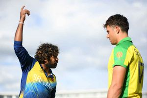 క్రీడాస్ఫూర్తి.. స్టాయినిస్‌కు మలింగ సూచనలు