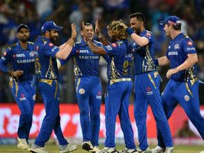 సన్‌రైజర్స్ ప్లేఆఫ్ ఆశలు సజీవం: ముంబై చేతిలో కోల్‌కతా ఓటమి