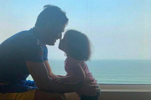 జీవాతో ధోనీ సందడి.. 'ఆ సముద్రంను చూడు'