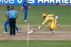 అసలేం జరిగింది?: ధోని వివాద రనౌట్ ట్వీట్‌ను డిలీట్ చేసిన కివీస్ క్రికెటర్