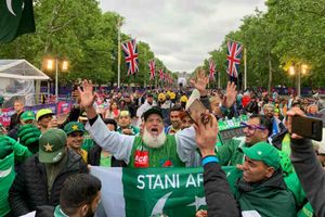 వరల్డ్ కప్ ప్రారంభ వేడుకలు షురూ: మాల్‌ రోడ్‌లో మొదలైన సందడి