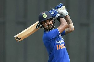 'కేఎల్‌ రాహుల్‌ను నాలుగో స్థానంలో బ్యాటింగ్‌కు పంపాలి'