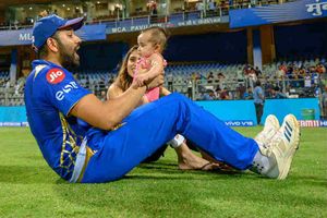 నేను అర్ధ సెంచరీ చేసే సమయంలో తను నిద్రపోయింది: రోహిత్ శర్మ