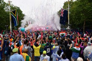 అట్టహాసంగా వరల్డ్‌కప్ ఆరంభ వేడుకలు: ఫ్యాన్స్‌కు సర్‌ప్రైజ్‌ గిఫ్ట్‌