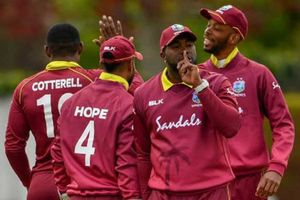 ప్రపంచ రికార్డు.. తొలి వికెట్‌కు 365 పరుగులు