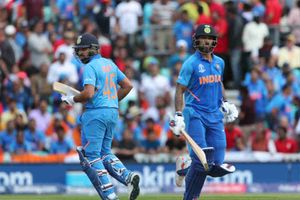 ఓపెనర్ల అర్ధ శతకాలు.. రోహిత్ శర్మ అరుదైన రికార్డు