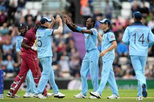 మెరిసిన ఆర్చర్, వుడ్: ఇంగ్లాండ్ విజయ లక్ష్యం 213