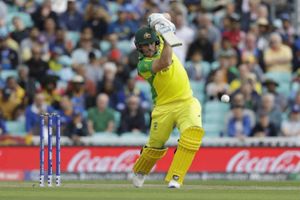 బంగ్లాదేశ్‌పై టాస్ గెలిచి బ్యాటింగ్ ఎంచుకున్న ఆస్ట్రేలియా.. ఇరుజట్లు మార్పులతో బరిలోకి