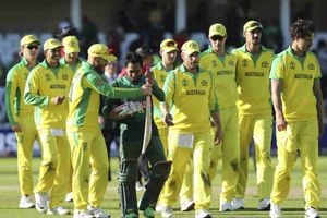 ముష్ఫికర్‌ రహీమ్‌ అజేయ సెంచరీతో పోరాడినా.. ఆసీస్‌దే విజయం