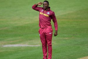 ఆసీస్ vs విండిస్: మరోసారి షెల్డన్‌ కాట్రెల్‌ ఆర్మీ సెల్యూట్ సంబరాలు (వీడియో)