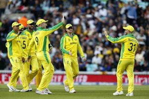 కరుణరత్నే సెంచరీ మిస్: శ్రీలంకపై ఆసీస్ ఘన విజయం