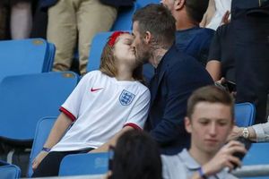 కుమార్తె పెదాలను ముద్దాడిన సాక‌ర్ స్టార్‌!