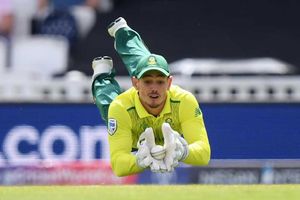 డీకాక్‌ స్టన్నింగ్ క్యాచ్.. సౌమ్య సర్కార్‌ ఔట్ (వీడియో)