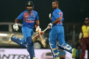 ధావన్‌కు గాయం: ఇంగ్లాండ్‌కు పయనమైన రిషబ్ పంత్