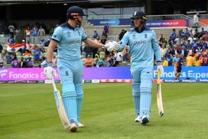 దుమ్ము దులుపుతున్న ఓపెన‌ర్లు: ఇంగ్లండ్‌కు ఇదీ ఓ రికార్డే!