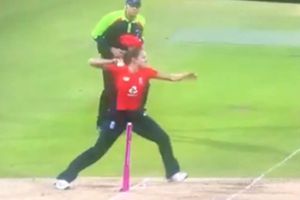 రనౌట్ చేయడంలో పొరపాటు.. అంపైరే ఆశ్చర్యపోయాడు (వీడియో)