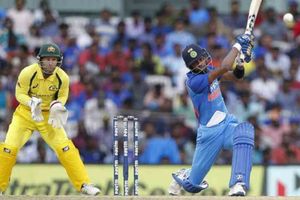 భారత్‌ ఆస్ట్రేలియా మ్యాచ్.. 12 సిక్స‌ర్లు (వీడియో)