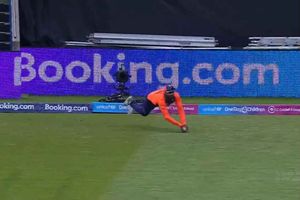 జడేజా సూపర్ క్యాచ్: సోషల్ మీడియాలో ప్రశంసల వర్షం (వీడియో)