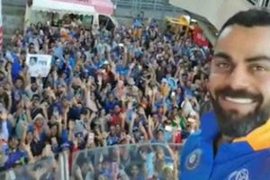 మాంచెస్ట‌ర్ వాజ్ బ్లూ: ఫుట్‌బాల్‌ను మించిన క్రేజ్‌!