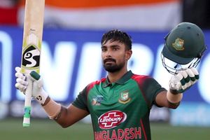 ప్ర‌పంచ‌క‌ప్ చ‌రిత్ర‌లో నిలిచిపోయే రికార్డ్ తృటిలో మిస్‌! ఇంత‌కీ.. ఎవ‌రా బ్యాట్స్‌మెన్‌?