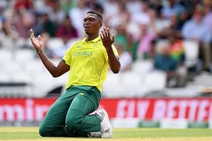 వరుసగా రెండో ఫోర్లు: చిరాకుతో లుంగి ఎంగిడి ఎంత పనిచేశాడో చూడండి (వీడియో)