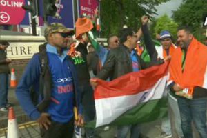 భార‌త్ వ‌ర్సెస్ పాక్‌: అభిమానుల సంద‌డి షురూ: జాత‌ర‌ను త‌ల‌పిస్తోన్నస్టేడియం!