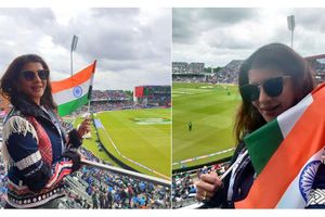 భారత్‌-పాక్‌ మ్యాచ్‌.. మంచు లక్ష్మి సందడి