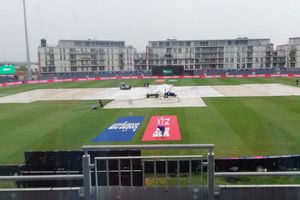 వర్షంతో రద్దైన పాక్-శ్రీలంక మ్యాచ్: ఇరు జట్లకు చెరో పాయింట్