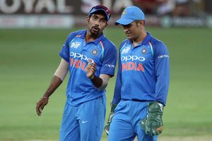 ఒత్తిడిలో ధోని ఆడిన ఇన్నింగ్స్‌ చాలా విలువైనది: బుమ్రా