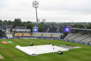 న్యూజిలాండ్‌, దక్షిణాఫ్రికా మ్యాచ్.. ఔట్‌ఫీల్డ్‌ తడిగా ఉండటంతో టాస్‌ ఆలస్యం