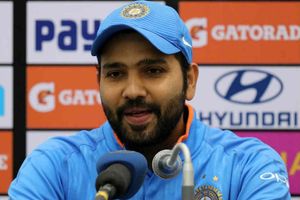 మీరిచ్చే సలహా: పాక్ జర్నలిస్ట్‌కి దిమ్మదిరిగే సమాధానమిచ్చిన రోహిత్