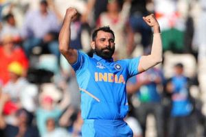 భువి వైపే మొగ్గు: హ్యాట్రిక్ హీరో ష‌మీని నెక్స్ట్ మ్యాచ్‌లో ఆడించొద్దంటోన్న స‌చిన్‌!