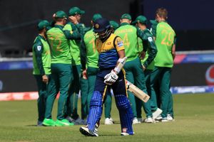 శ్రీలంక బ్యాట్స్‌మెన్ వైఫల్యం: సఫారీల విజయ లక్ష్యం 204